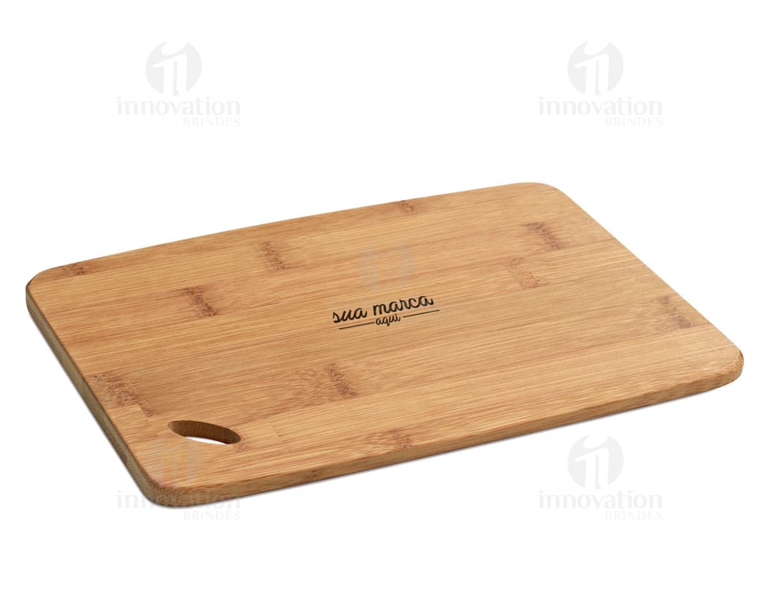 Tábua para queijo antiga de madeira texturizada, perfeita para apresentar seus petiscos gourmet. Ideal para amantes de queijos e vinhos. Adicione um toque vintage à sua mesa. Compre já!