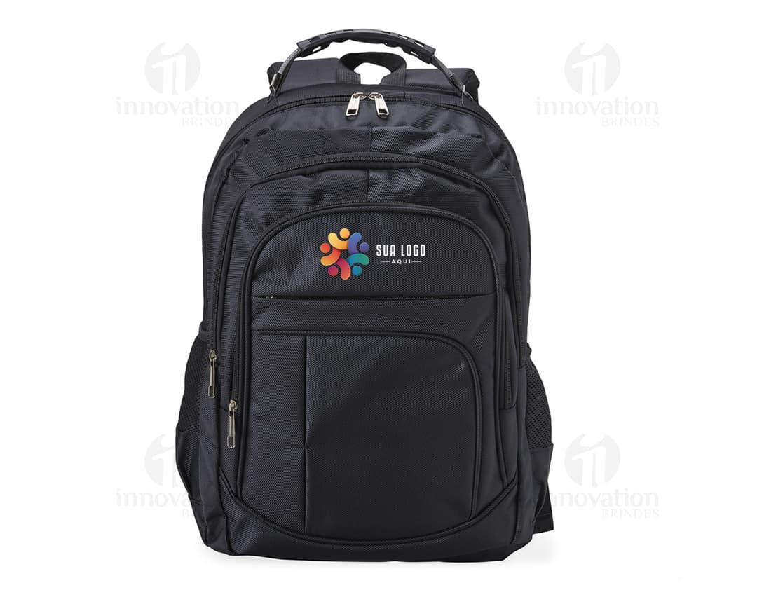 Mochila em couro preto moderna e elegante para viagens e passeios. Acessório de moda perfeito para quem busca praticidade e estilo em qualquer ocasião. Compre já!