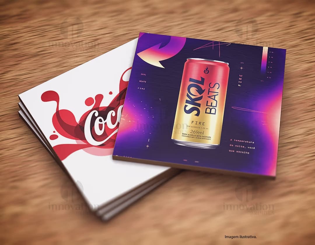 Porta copos de MDF simples e elegante em tons de madeira claro e escuro, com design moderno e minimalista.