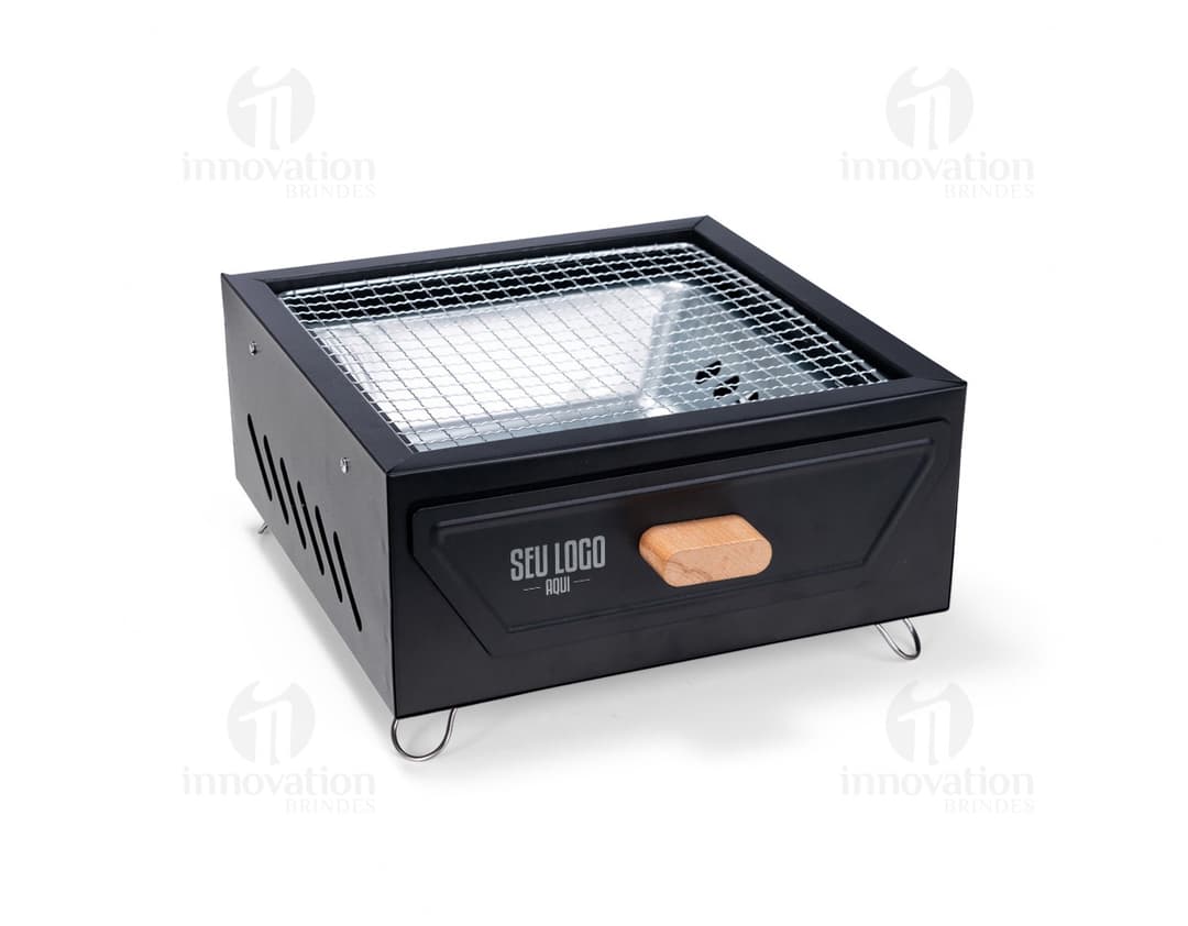 Churrasqueira portátil perfeita para uso em casa, no escritório ou em viagens. Equipamento de metal com design moderno e prático para armazenamento e transporte. Ideal para grelhados ao ar livre.
