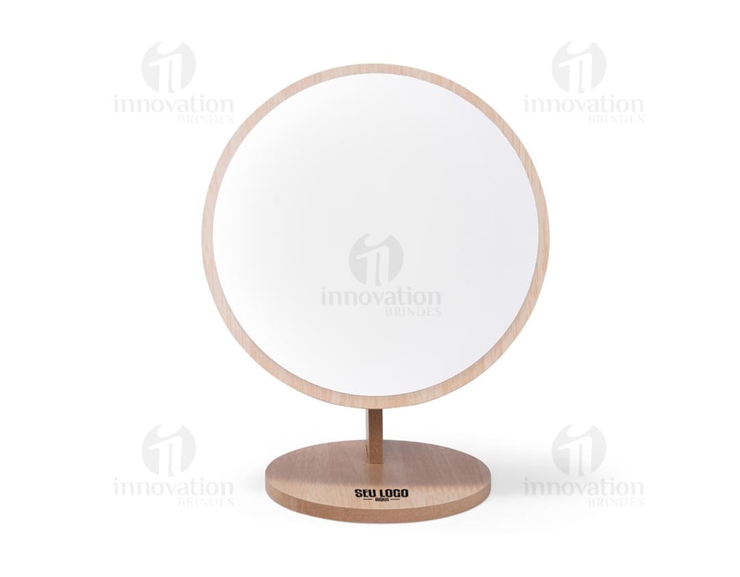 Espelho de Mesa Plástico em estilo cartoon 3D, com design de objeto símbolo de negócios. O produto é vazio e feito de plástico, possui uma lâmpada de metal dourada e etiqueta preta. O material é gráfico e digital, com detalhes em prata e dourado, pintura colorida e brilhante. Ideal para uso em mesas de trabalho ou mobiliário de escritório.