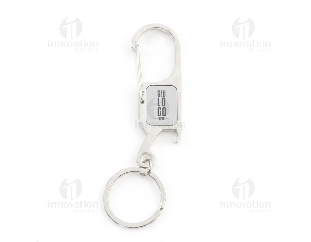 Chaveiro de metal com design de handcuff em close-up, incluindo anel e corrente, indicando segurança e controle.