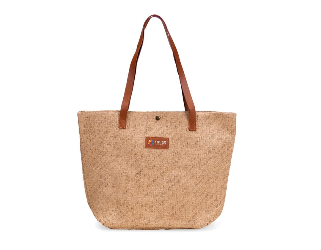 Bolsa Palha Trançada em estilo vintage e retro, na cor marrom, vazia e com alças amarelas. A imagem destaca detalhes do tecido de papel e do design elegante e moderno do acessório de moda, perfeito para compras ou presentes.