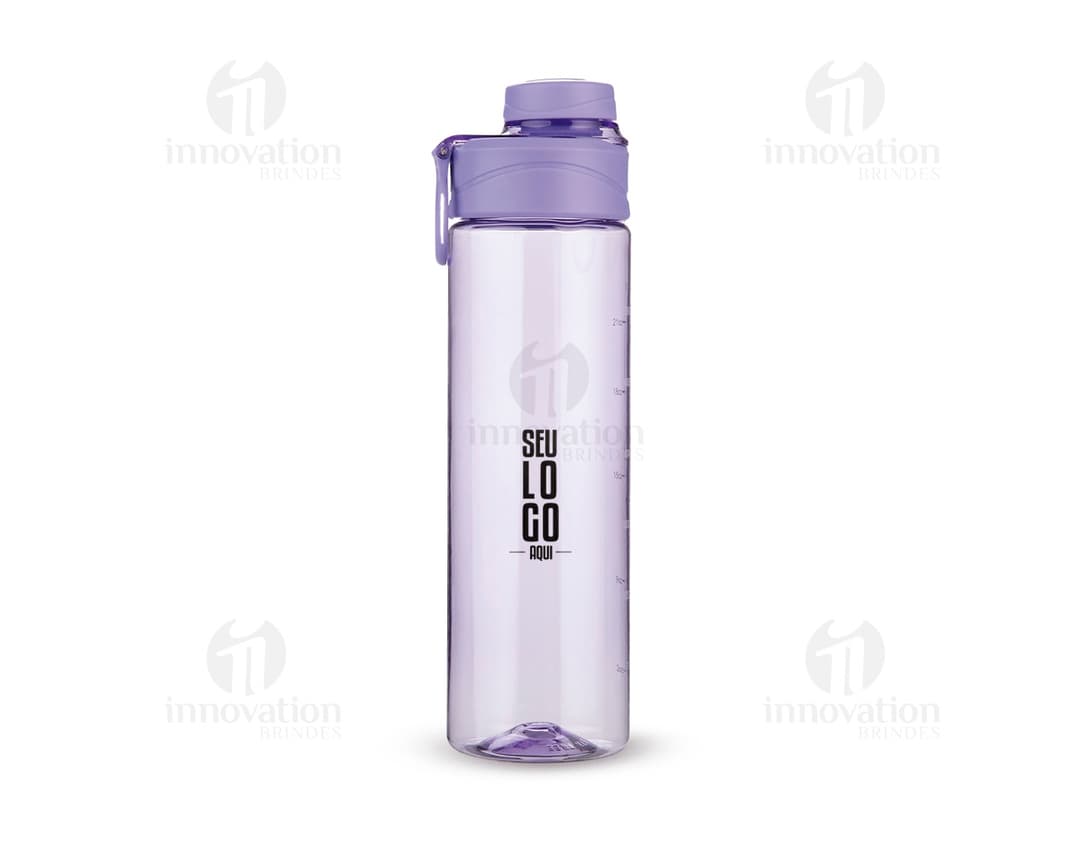 Garrafa plástica de 700ml transparente, vazia e com tampa prateada.