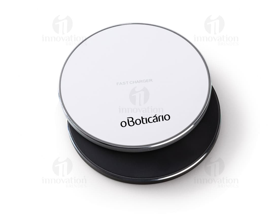 Carregador por indução - A solução prática e moderna para recarregar seus dispositivos sem fios. Com design round e metallic, esse carregador desktop é a escolha perfeita para manter seus aparelhos sempre carregados. Garanta já o seu e simplifique o seu dia a dia com a tecnologia de carregamento por indução. Ideal para uso em casa, no escritório ou em viagens. Aproveite a praticidade e a modernidade desse produto inovador!