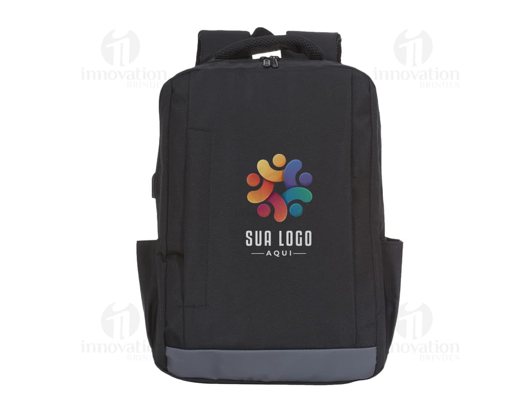 Mochila de nylon USB perfeita para suas viagens de negócios. Moderna e espaçosa, é o acessório ideal para levar seus equipamentos de forma prática e segura. Com design em couro e plástico resistente, ela possui alça para fácil transporte. Leve seus pertences com estilo e praticidade, mantendo tudo organizado durante sua jornada. Perfeita para viagens de negócios ou lazer. Garanta já a sua!