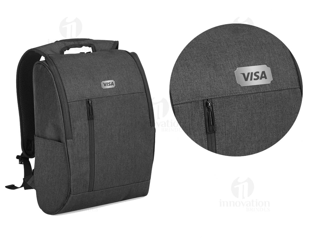Mochila para notebook resistente e moderna, perfeita para quem busca praticidade e estilo. Feita em couro e metal, possui compartimentos espaçosos para seus equipamentos. Leve seu escritório para onde quiser com essa mochila elegante e funcional. Ideal para uso pessoal ou profissional. Transporte seu notebook com segurança e estilo. Ideal para viagens, escritório ou academia. Nunca foi tão fácil carregar seus equipamentos com essa mochila de alta qualidade.