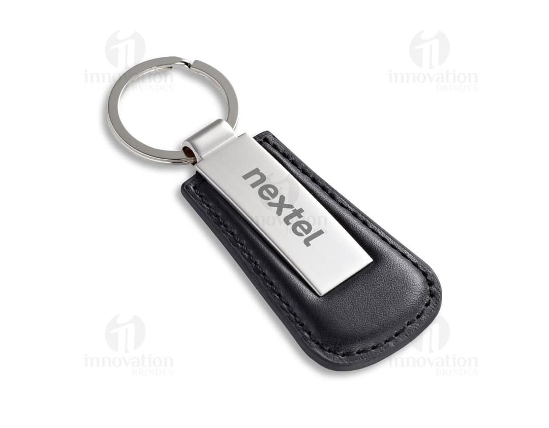 Chaveiro de metal moderno para sua comunicação sem fio. Conecte-se com estilo e segurança, mantendo suas chaves e dispositivos sempre por perto. Perfeito para quem busca praticidade e elegância no dia a dia. Adquira já o seu!