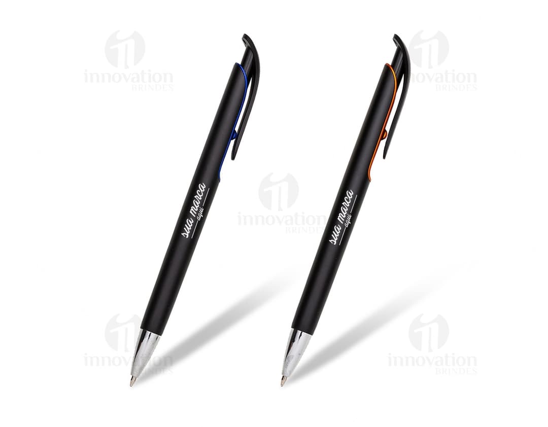 Caneta plástica preta de escrita suave para o seu escritório ou estudos. Ideal para assinatura de documentos, planejamentos financeiros e muito mais. Adquira já a sua!