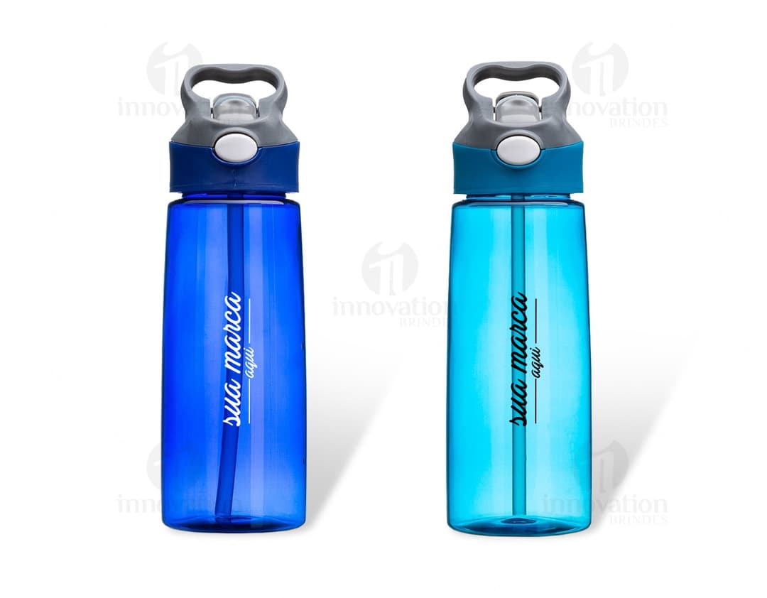 Squeeze Plástico 650ml - Garanta praticidade e estilo com o nosso squeeze plástico de 650ml. Ideal para manter-se hidratado durante o dia a dia, seja no trabalho, na academia ou nos momentos de lazer. Leve, resistente e fácil de limpar, este squeeze é perfeito para quem busca cuidar da saúde e do meio ambiente. Escolha a sua cor favorita e tenha sempre sua bebida preferida à mão. Aproveite! #squeeplástico #650ml #praticidade #saúde #meioambiente #hidratação