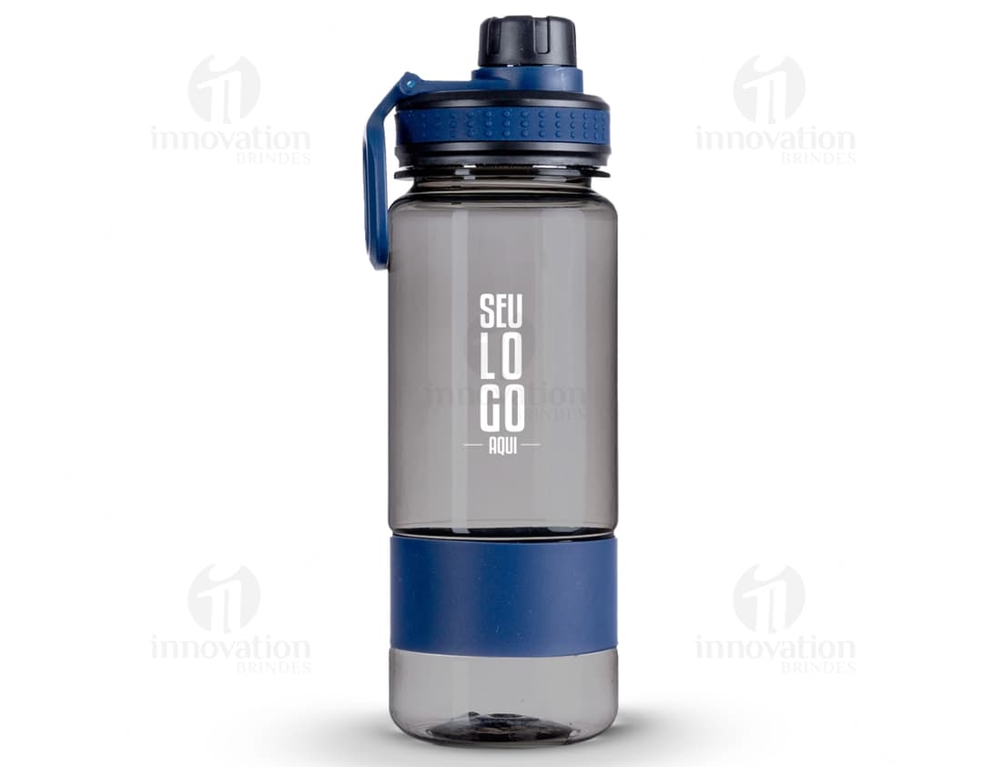 Squeeze plástico de 700 ml - Com design moderno e prático, este squeeze é perfeito para acompanhar sua rotina de saúde e bem-estar. Feito de material resistente, ideal para armazenar líquidos, seja água, sucos ou shakes. Leve, compacto e fácil de limpar, é o companheiro ideal para suas atividades físicas! Garanta já o seu! #squeezeplastico #saúde #praticidade #brindepersonalizado