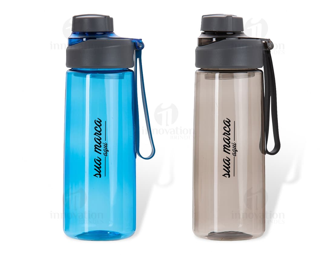 Squeeze Plástico 700ml - Ideal para manter-se hidratado durante as atividades do dia a dia. Feito em material resistente e leve, perfeito para levar para academia, trabalho ou viagens. Prático e sustentável, promove a redução do uso de garrafas plásticas descartáveis. Adquira já o seu!