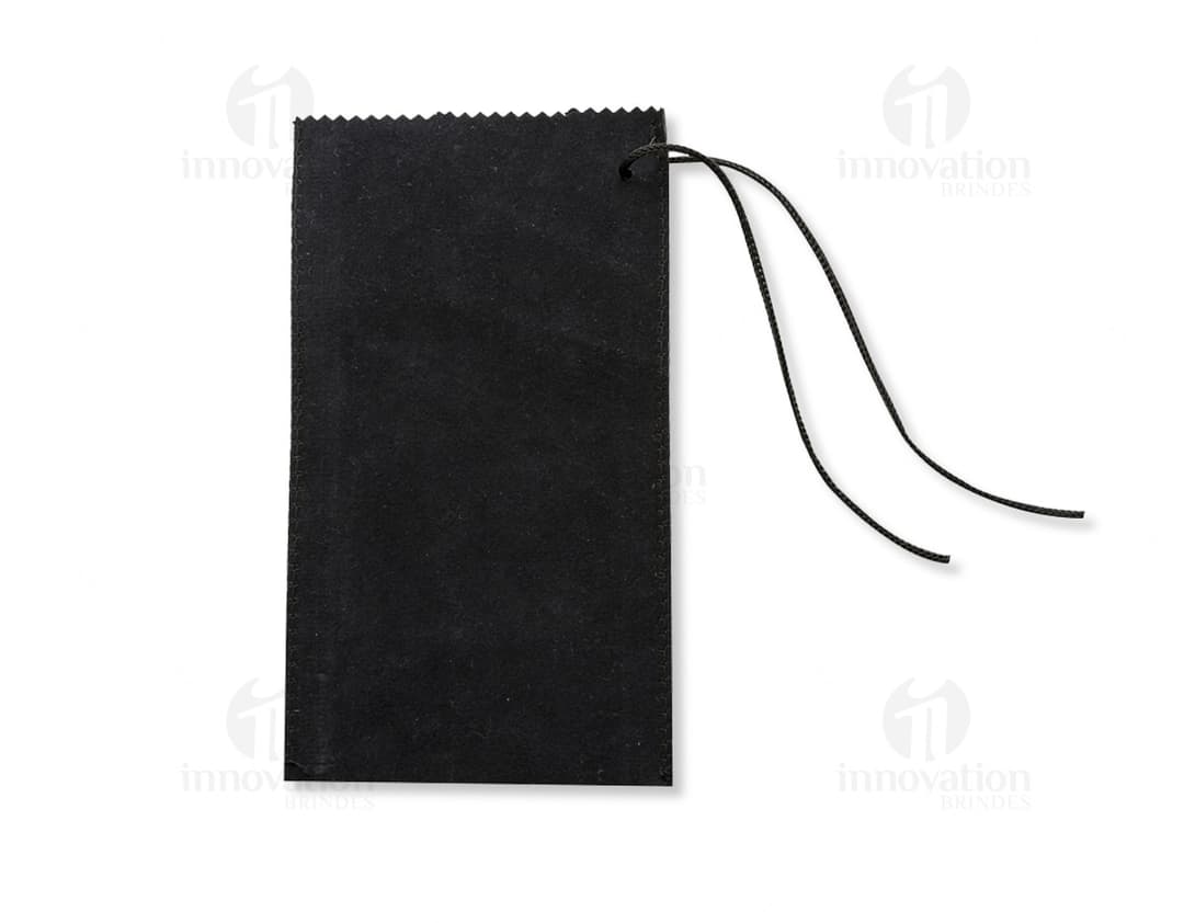 Saquinho de veludo para kit - Ideal para armazenar e proteger seus brindes com elegância. Feito de material isolado, vazio e em papel, perfeito para guardar objetos de forma organizada. Aproveite para personalizar com sua marca e presentear com estilo. Adquira o seu na loja online!