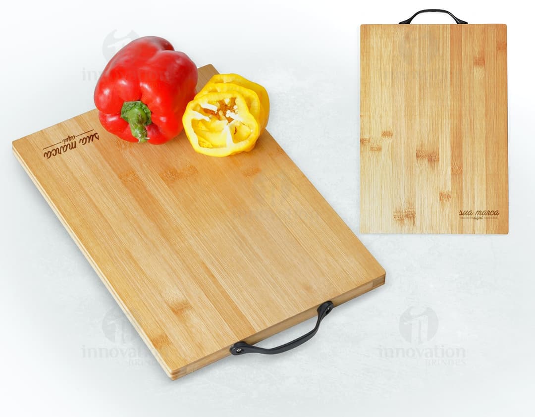 Título: Tábua de Churrasco de Madeira - Ideal para Preparar Deliciosos Churrascos em Família!

Descrição: Tábua de churrasco de madeira perfeita para preparar refeições saudáveis e saborosas. Com design retro e alta qualidade, é o item essencial para suas reuniões em família. Aproveite o momento de comida e diversão!