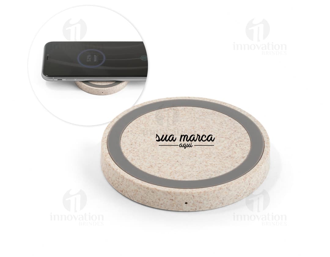 Base de indução para celular - Mantenha seu celular sempre carregado com praticidade e estilo. Com design clean e moderno, esta base de indução é perfeita para o seu escritório ou mesa de trabalho. Seu acabamento metálico e reflexo brilhante a tornam um item indispensável para manter seus dispositivos sempre cuidados. Aproveite a tecnologia sem fio e garanta a carga do seu celular com apenas um toque. Adquira já a sua!