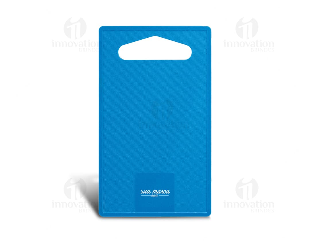 Tábua de corte de plástico quadrada em branco, ideal para uso comercial. Design clean e moderno, perfeita para personalização com etiquetas. Armazene seus alimentos com praticidade e organização. Adquira já a sua!