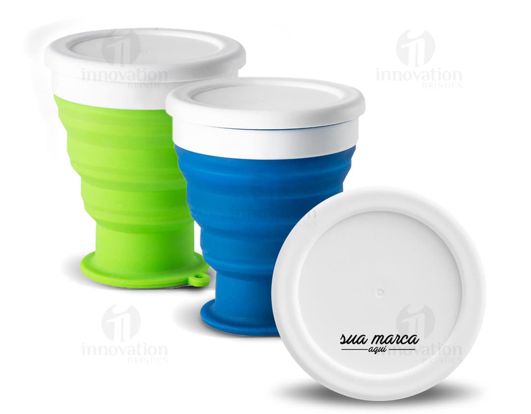 Copo dobrável 400ml em plástico resistente, ideal para levar onde quiser. Compacto, fácil de carregar e perfeito para manter suas bebidas sempre por perto. Ótima opção de brinde personalizado! Aproveite!