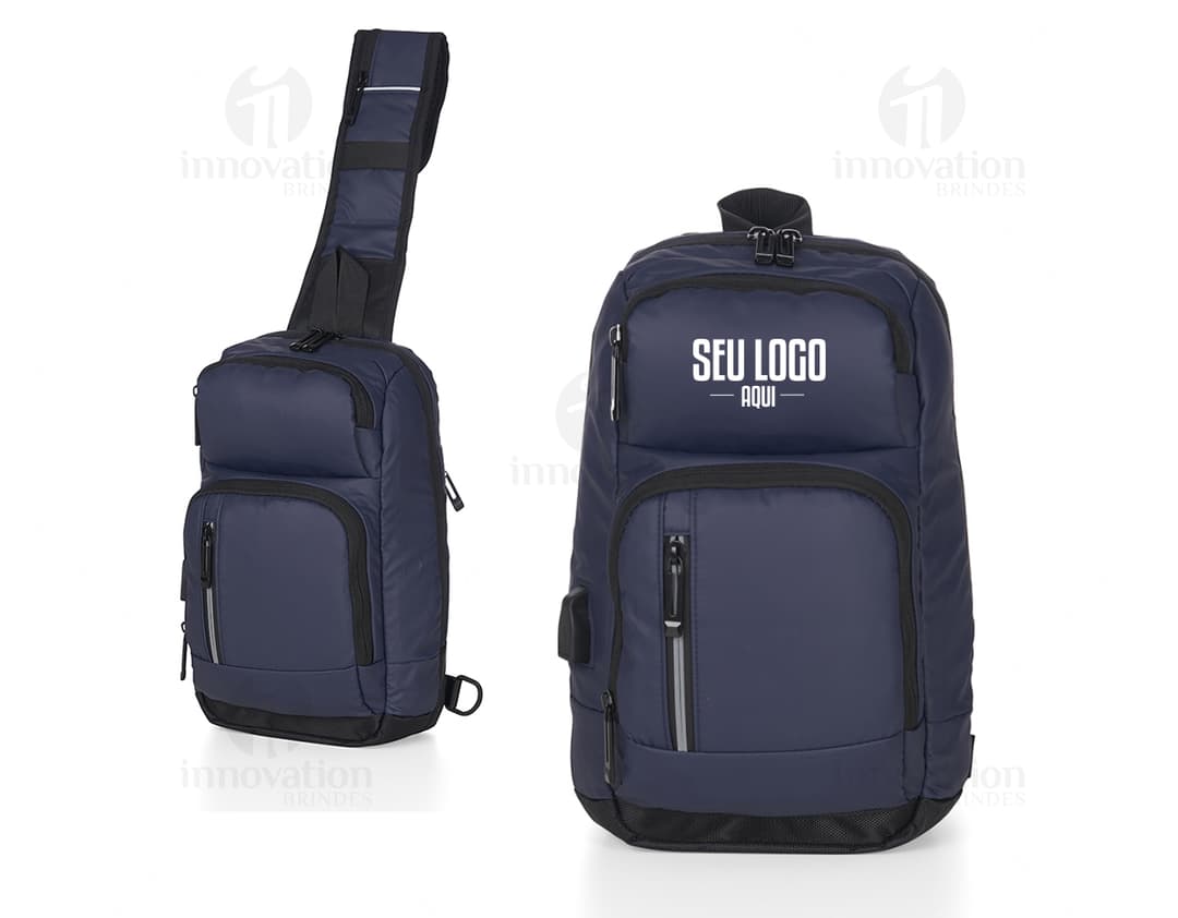 Mochila moderna em couro preto para viagem e fotografia. Com alça confortável, fecho em zíper e espaço para objetos pessoais e equipamento profissional. Ideal para viagens de negócios, passeios ou sessões de fotografia. A combinação perfeita de elegância, estilo e praticidade. Adquira já a sua!