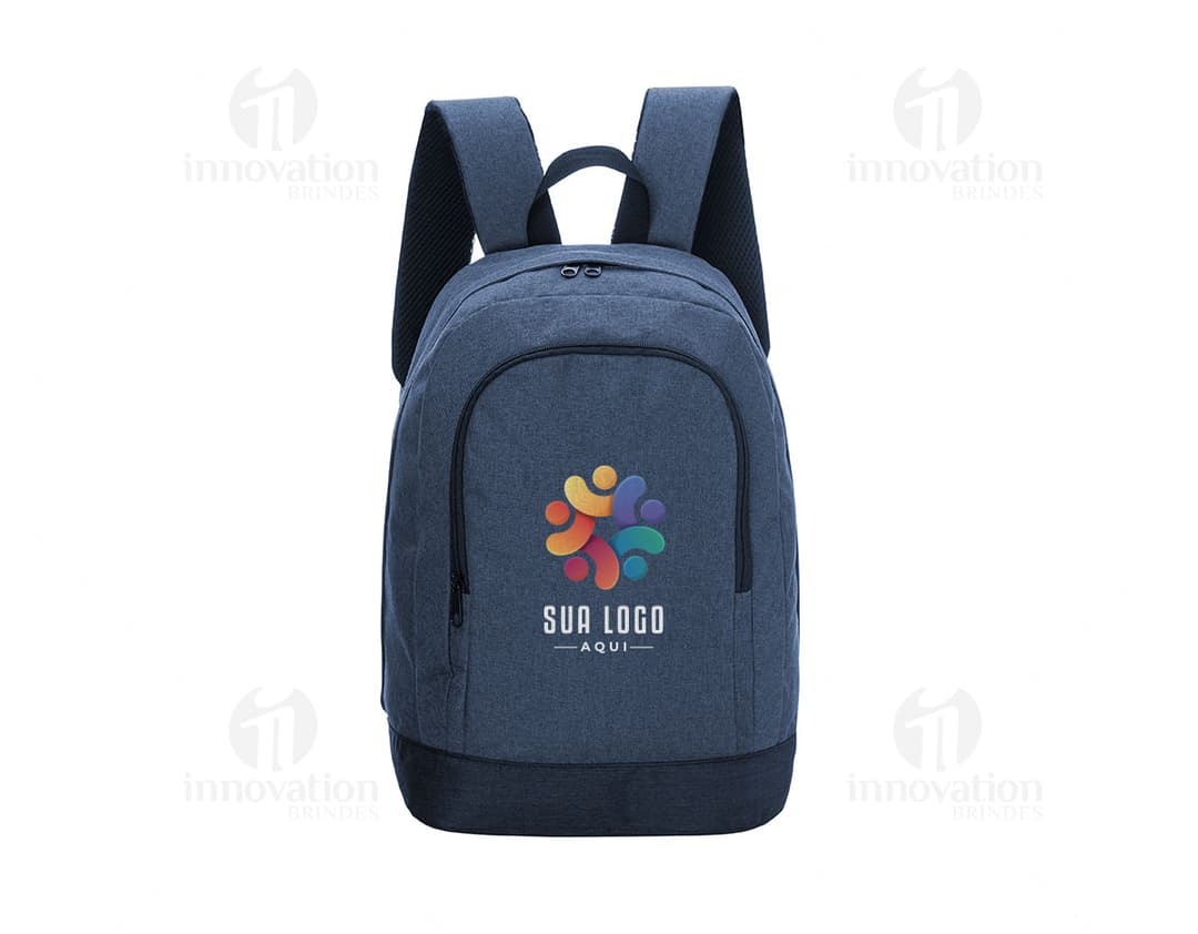 Mochila para notebook preta em couro, moderna e elegante para o seu dia a dia de trabalho. Com amplo espaço interno e confortável alça de transporte. Ideal para quem busca estilo e praticidade. Acesse já e garanta a sua!