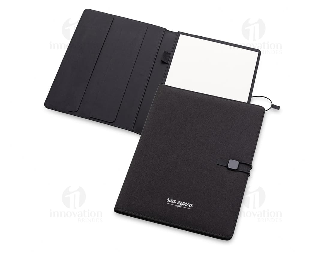 Pasta executiva de couro para laptop, perfeita para os negócios. Ideal para manter seus documentos organizados no escritório ou em trânsito. Seu design elegante e sofisticado é adequado para profissionais que desejam se destacar. Mantenha seus documentos importantes sempre por perto com esta pasta executiva de alta qualidade.