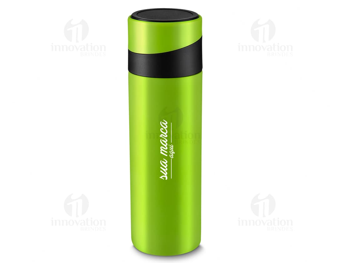 Garrafa térmica 400ml - Ideal para manter suas bebidas na temperatura certa durante todo o dia. Feita de material plástico de alta qualidade, essa garrafa é resistente e durável. Perfeita para levar para o trabalho, academia ou passeios ao ar livre. Fique sempre hidratado com estilo e praticidade. Garanta já a sua!