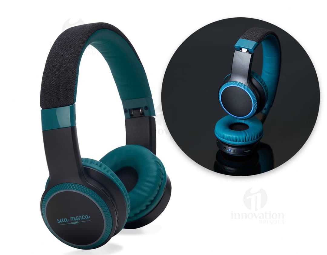 Fone de ouvido Bluetooth com revestimento de couro e luz LED RGB, ideal para ouvir música com alta qualidade de áudio. Tecnologia moderna, design preto com detalhes em metal, possui woofers e tweeters para garantir um som nítido e potente. Perfeito para uso em estúdio, festas ou para entretenimento em geral. Compatível com diversos dispositivos eletrônicos como computador, celular e tablet.