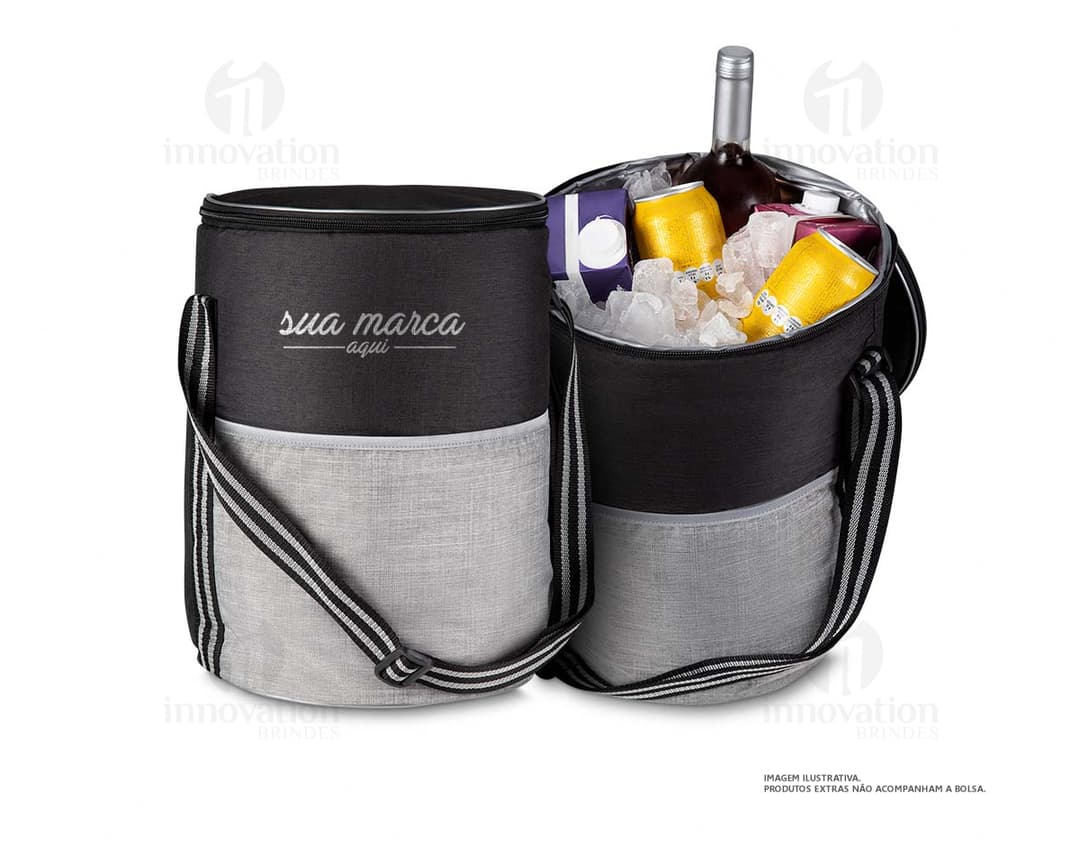 Bolsa térmica isolada em couro sintético para armazenar alimentos e bebidas de forma prática e segura. Ideal para manter seus itens frescos por mais tempo. Perfeito para viagens, trabalho ou passeios ao ar livre. Mantenha-se sempre preparado com essa bolsa térmica de alta qualidade. Garanta a sua!