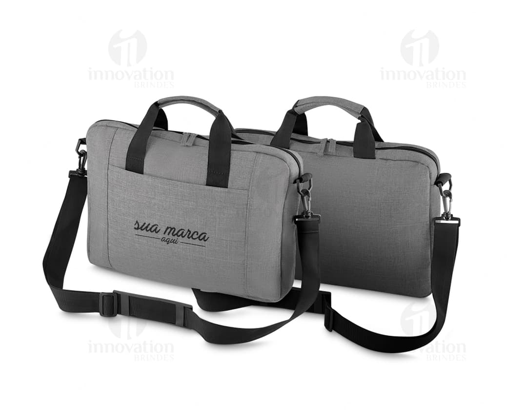 Pasta executiva de couro clássica e elegante, perfeita para viagens de negócios. Confeccionada em couro legítimo, possui alça resistente e design contemporâneo. Ideal para quem busca sofisticação e praticidade. Adquira já a sua!