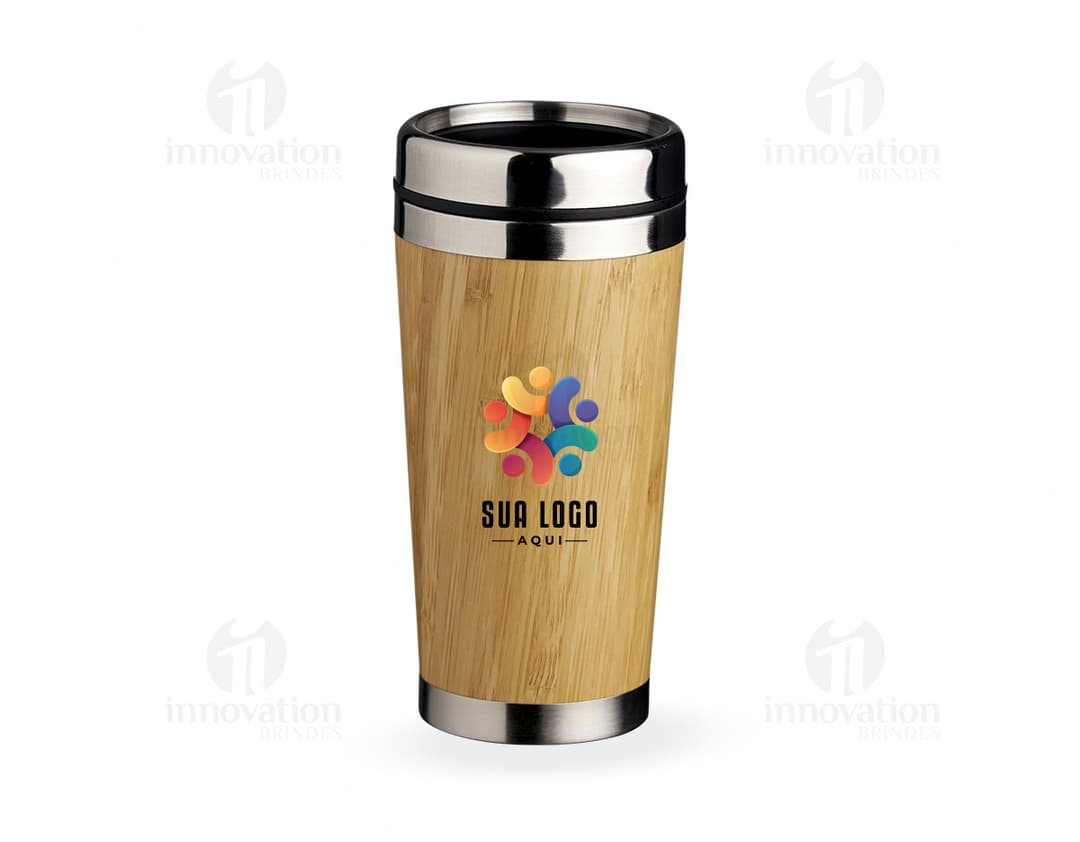 Copo de bambu 500ml em cor verde, com tampa de rosca e alça de tecido marrom.