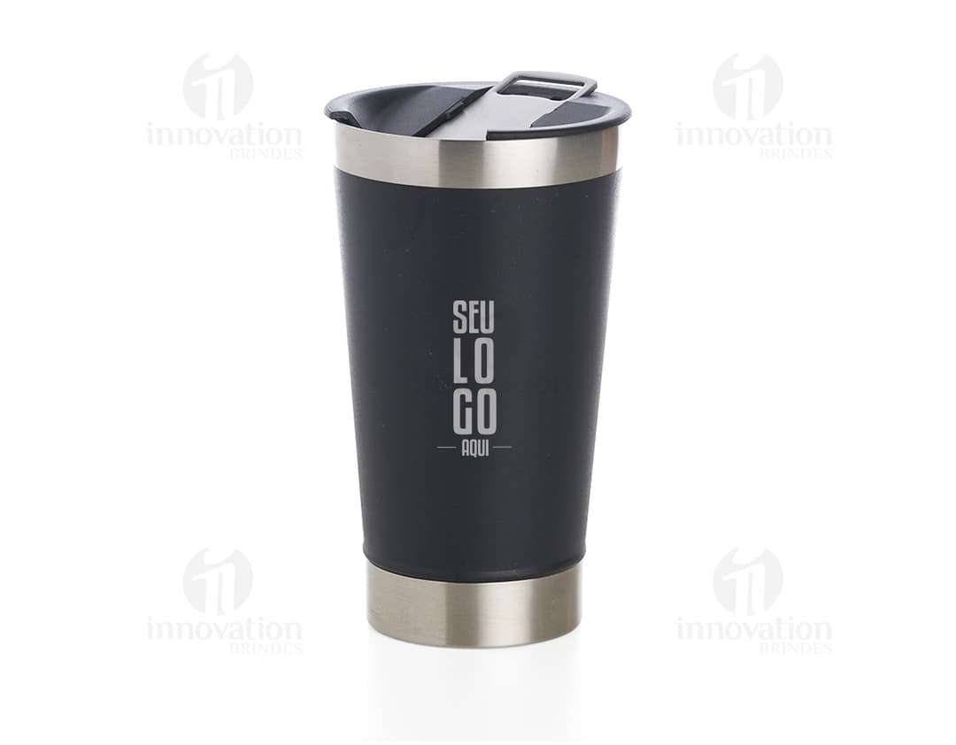 Copo térmico 500ml com abridor - o acessório perfeito para manter sua bebida na temperatura ideal por mais tempo! Feito em material plástico reciclável, isolado para conservar o calor ou o frio. Ideal para usar em viagens, no trabalho ou em casa. Prático e funcional, este copo térmico é um item essencial para quem busca praticidade e qualidade. Adquira já o seu e mantenha sua bebida preferida sempre fresca! Ideal para presentear e personalizar com a sua marca.