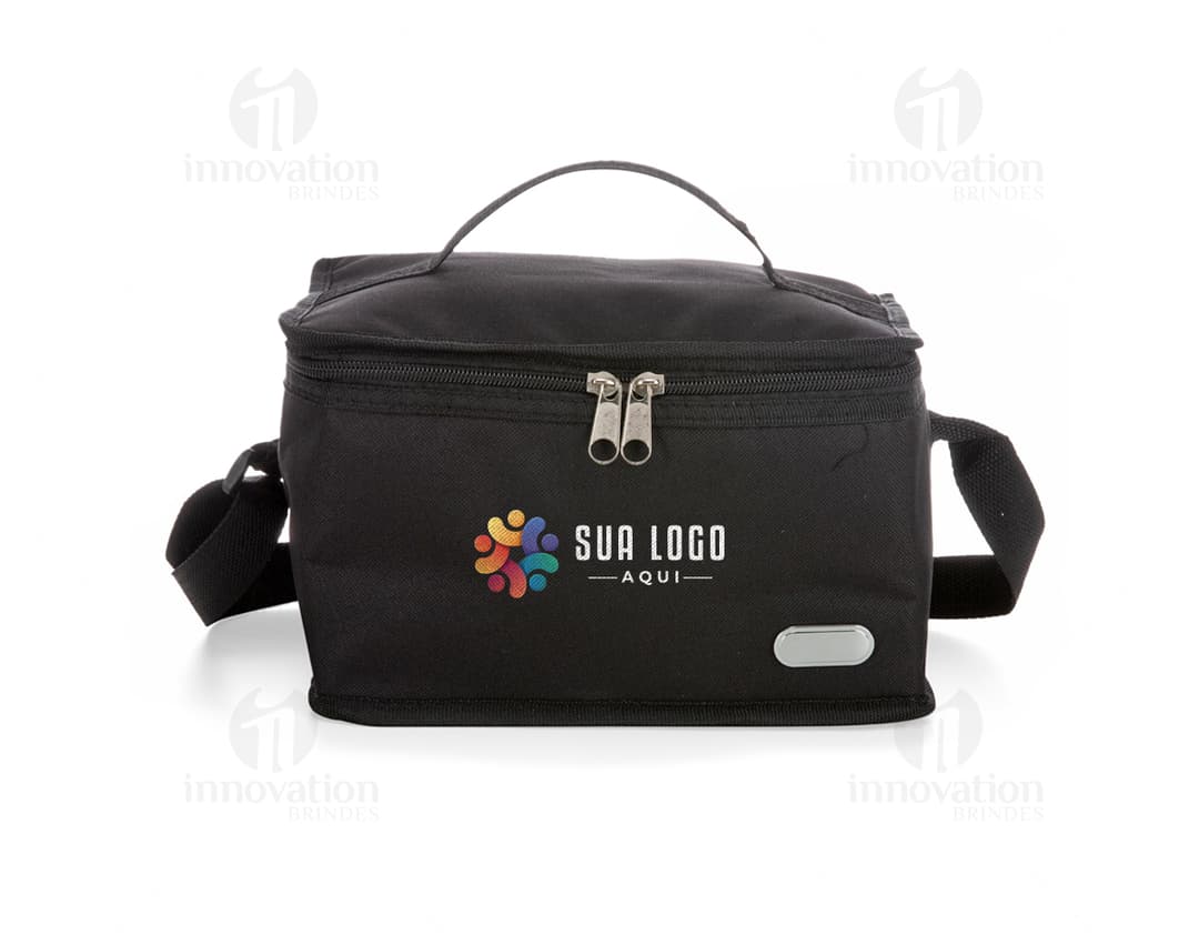 Bolsa Térmica 4 Litros em Couro - Ideal para quem busca estilo e praticidade. Perfeita para manter seus alimentos frescos por mais tempo. Alça elegante, design moderno e luxuoso. Perfeita para viagens de negócios ou passeios. Leve, espaçosa e resistente. Compre já a sua!
