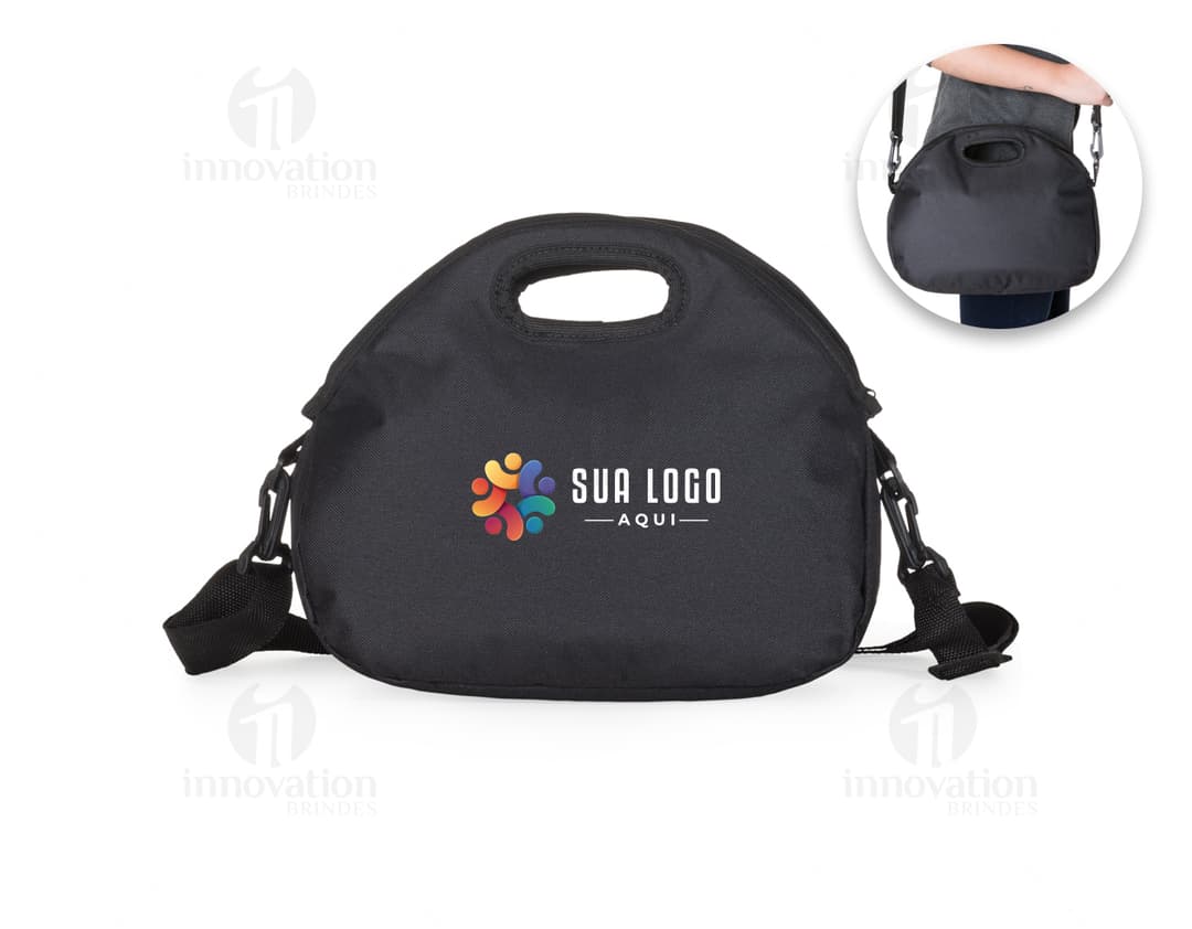 Bolsa térmica 8 litros em couro sintético com alça ajustável e fecho de segurança. Ideal para manter seus alimentos frescos por mais tempo. Moderna e prática, perfeita para levar em viagens, passeios e no dia a dia. Uma bolsa térmica versátil e estilosa para te acompanhar em todas as ocasiões. Garanta já a sua!