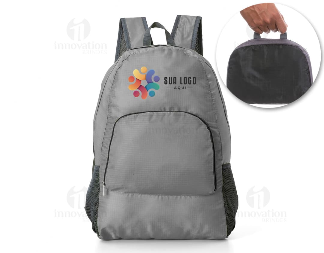Mochila dobrável de nylon, perfeita para te acompanhar em todas as aventuras. Leve e prática, possui alça ajustável e design moderno. Ideal para quem busca praticidade e estilo. Adquira já a sua! #mochila #brindes #moderno #prático #aventura