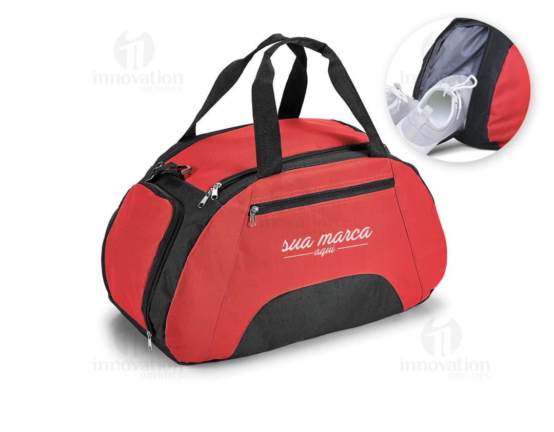 Bolsa esportiva de couro sintético com alça ajustável e fecho em zíper. Perfeita para viagens, compras ou para o dia a dia. Moderna, prática e estilosa. Disponível em diversas cores. Acessório de moda indispensável. Adquira já a sua!