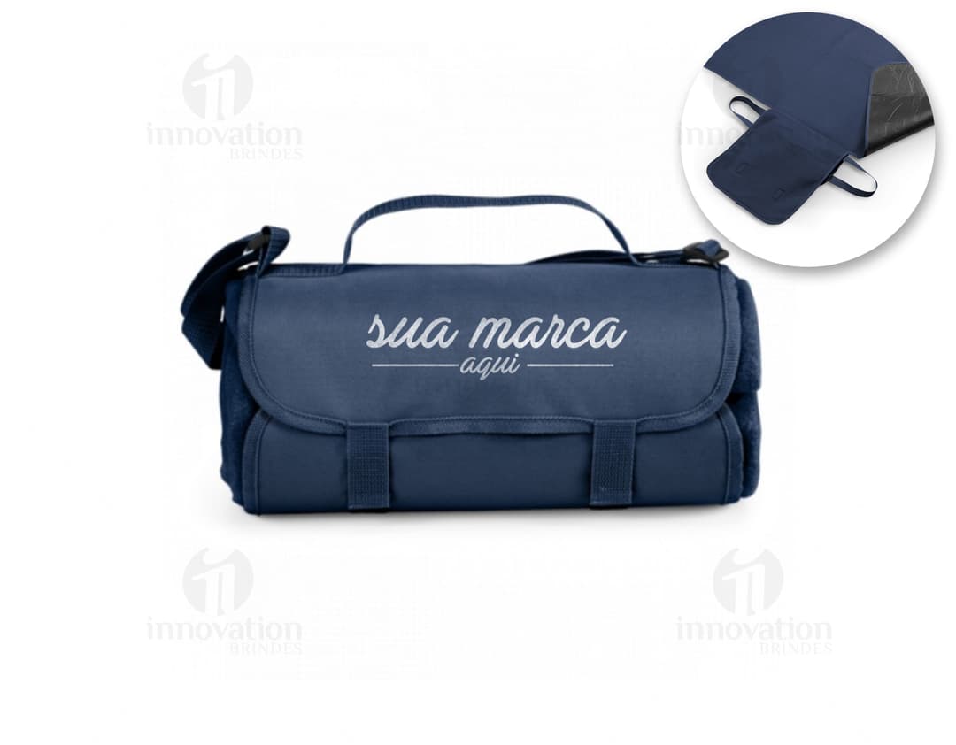 Manta tecido polar preta com alça ajustável, moderna e confortável. Ideal para viagens, lazer ou trabalho, proporcionando elegância e praticidade. Acessório de alta qualidade, feito de couro e metal, com design elegante e tecnológico. Perfeito para armazenar eletrônicos e outros objetos pessoais.