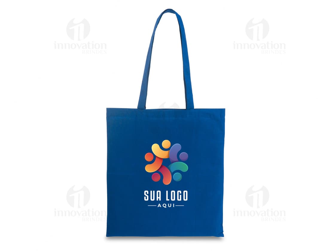 Sacola de algodão com capacidade para 100 gramas, possui alças com comprimento de 75 centímetros.