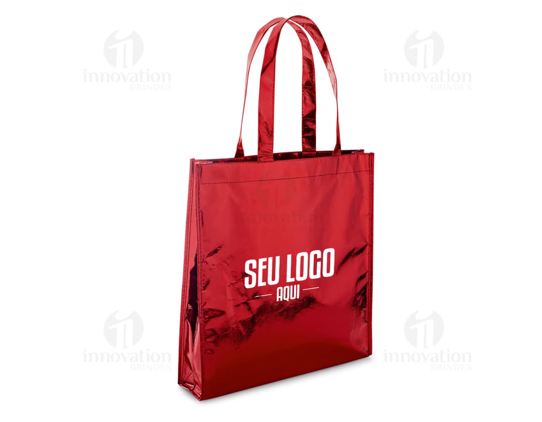 Sacola de luxo em couro marrom de 340 x 350 mm, com detalhes em metal e fecho de combinação para maior segurança. O design elegante e moderno, com alça resistente e fecho de zíper, torna esta sacola ideal para compras ou presentes de alto valor. Perfeita para quem busca elegância e praticidade ao mesmo tempo.