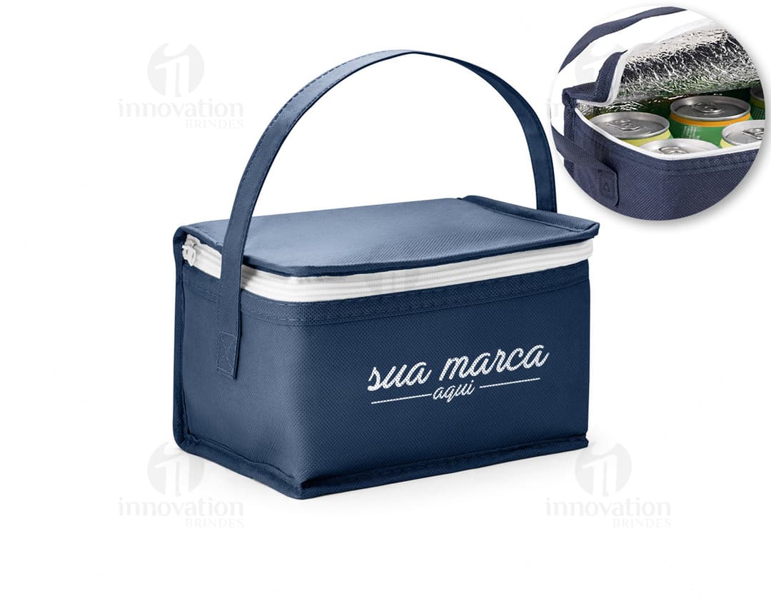 Bolsa térmica isolada com design moderno e alça resistente. Ideal para armazenar alimentos e bebidas de forma prática e segura. Perfeita para levar em viagens, piqueniques ou passeios. Feita de material plástico brilhante e durável, mantendo os itens refrigerados por mais tempo. Adquira já a sua bolsa térmica e tenha sempre suas bebidas geladas por onde for!