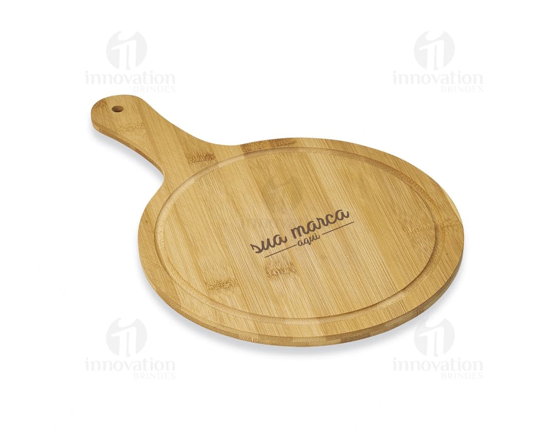Tábua redonda 24,2x36,1 de madeira - Utensílio gourmet ideal para preparar e servir refeições saudáveis. Perfeita para cortar ingredientes e servir petiscos de forma prática e elegante. Garanta a sua agora!