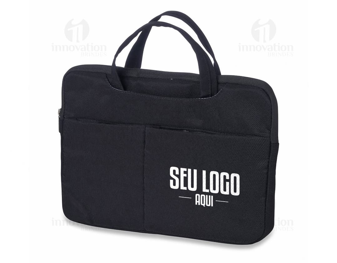 Pasta executiva em couro marrom para tablet e laptop, com fecho de segurança e alça ajustável. Ideal para proteger seus dispositivos com elegância e estilo. Adquira já!