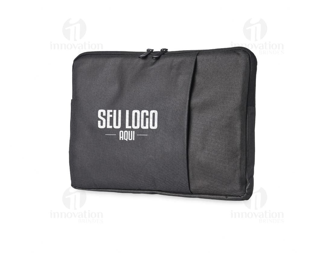 Pasta de couro marrom e preta para notebook 14 polegadas, com fecho de zíper, alça e bolsos para armazenar documentos e acessórios. Ideal para proteger e transportar seu computador com estilo e elegância.
