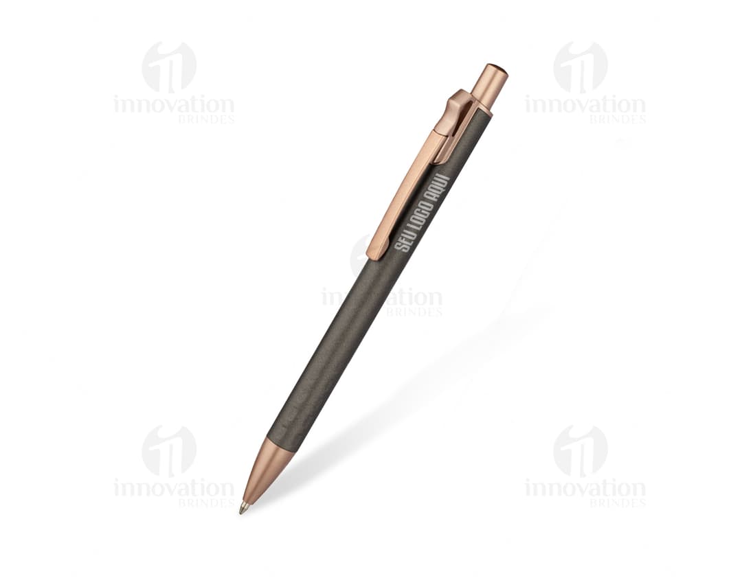 Caneta esferográfica de metal azul sobre um fundo de papel branco.