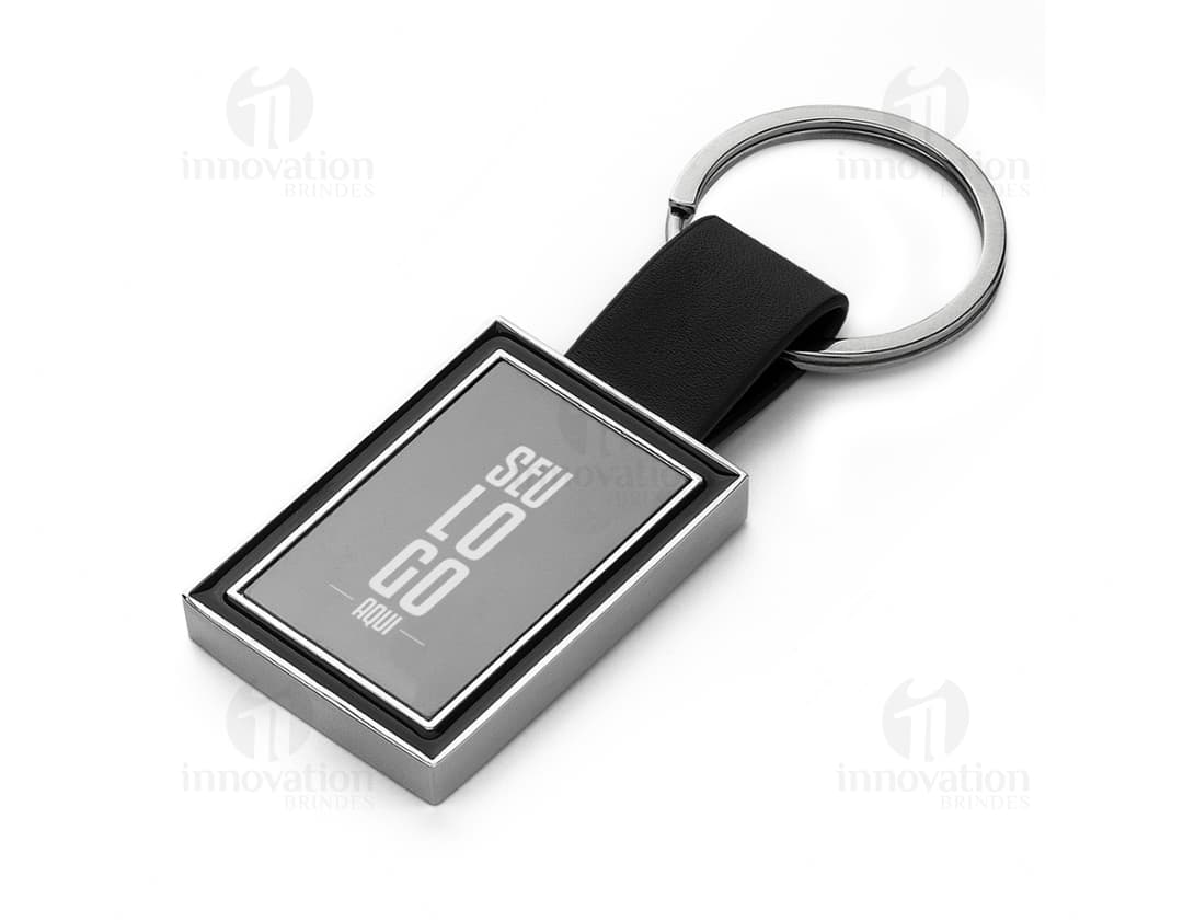 Chaveiro de níquel com berço aveludado, ideal para proteger chaves e acessórios de forma segura e discreta.