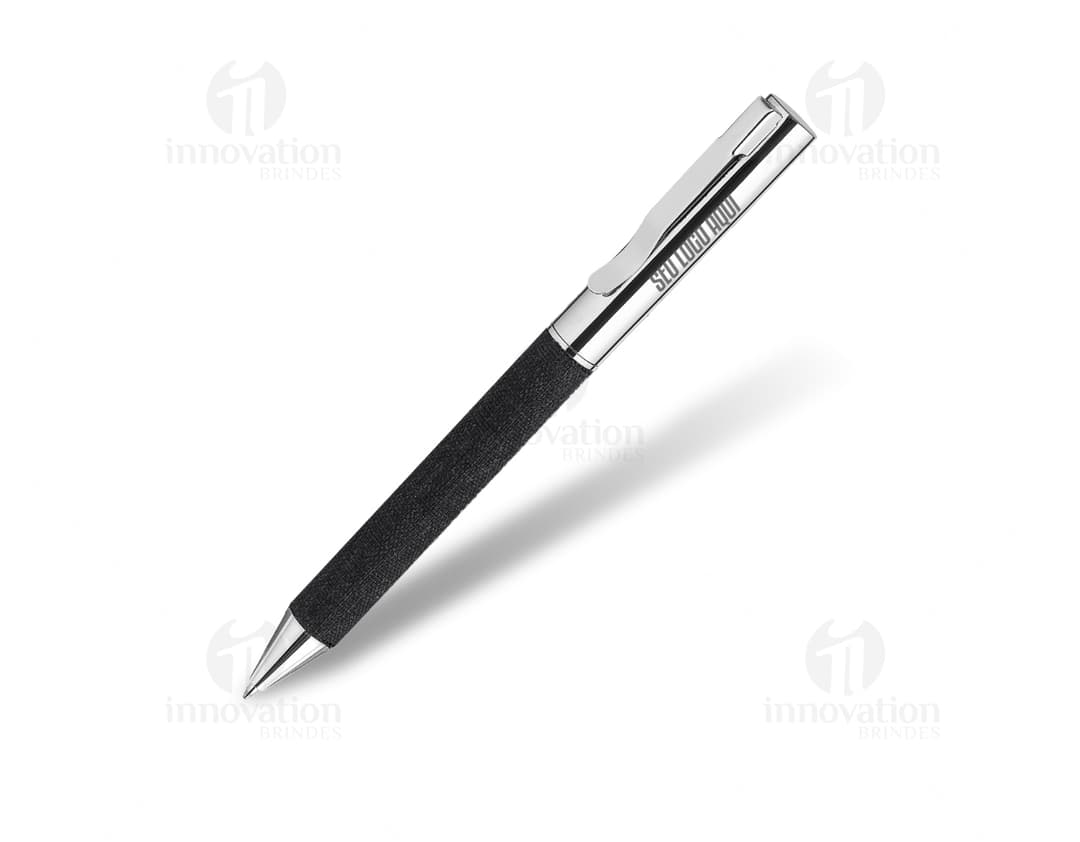 Caneta metálica em estojo reciclável.