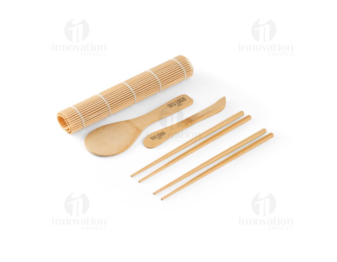 Kit para sushi, o conjunto perfeito de utensílios de cozinha para preparar sua refeição japonesa favorita. Composto por comb e utensil em metal e madeira, este kit é ideal para servir com elegância e praticidade. Adquira já o seu e eleve suas refeições a um novo nível de sofisticação!
