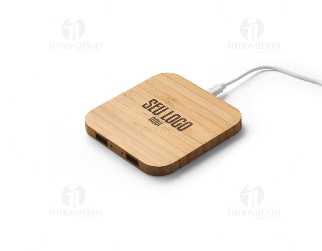 Carregador portátil de 10W, dispositivo eletrônico preto, portátil e moderno, compatível com diversos aparelhos eletrônicos, como celulares, laptops e câmeras. Perfeito para manter a bateria carregada em qualquer lugar.