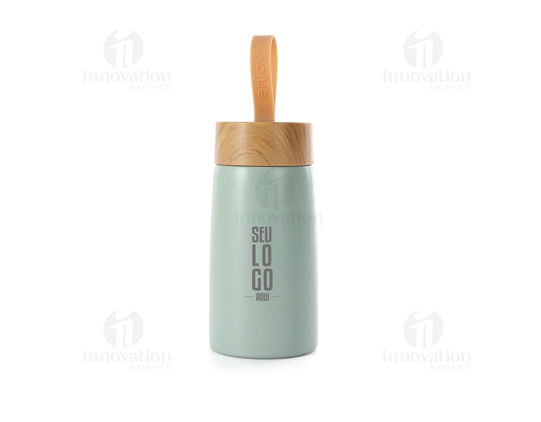 Garrafa inox parede dupla 250ml - Mantenha suas bebidas sempre na temperatura ideal com esta garrafa de design elegante e resistente. Perfeita para te acompanhar no dia a dia! Ideais para personalização. Acesse nosso site e garanta já a sua!