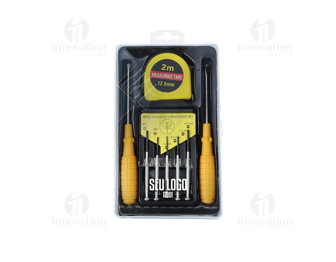 Kit de ferramentas de 8 peças em metal e plástico, incluindo chave de fenda, fita métrica, alicate e outros equipamentos de cor amarela e preta. Uso ideal para trabalhos domésticos, reparos e construções.