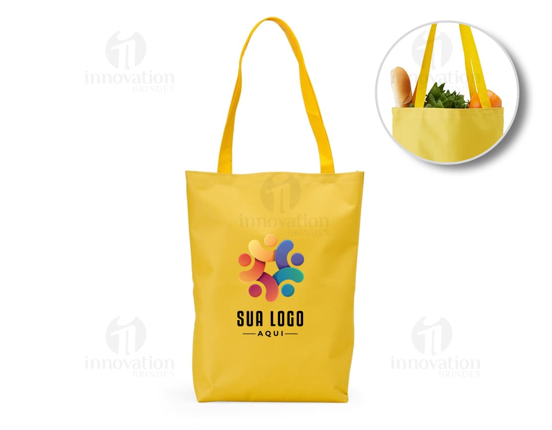 Sacola de nylon amarela vazia com alça de metal e zíper. Design moderno e elegante, ideal para compras ou presentes.