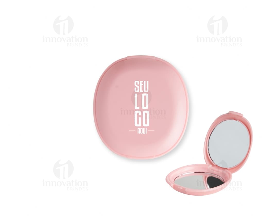 Espelho duplo sem aumento plástico em forma de círculo, vazio e brilhante. Utensílio de cozinha de metal, com design de ícone, cor prateada e limpa. Reflete objetos redondos, pratos, comida, louça, copos e talheres. Ideal para restaurantes, refeições e serviços de mesa. Personalizado com reflexos e sombras, moderno e elegante.